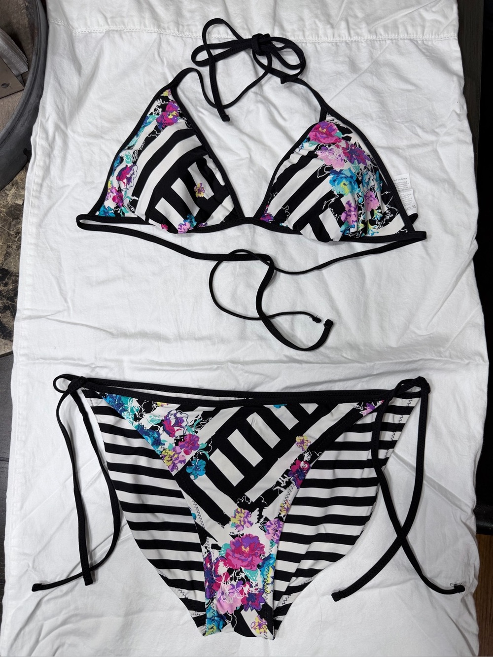 Kenneth Cole New York reversible 
Swimsuit bikini women size large